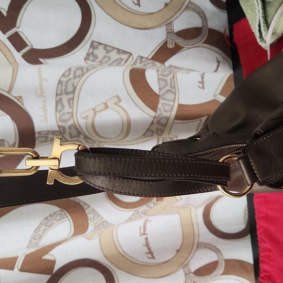 Salvatore Ferragamo Auth. Bronze Leather Hobo Bag - Picture 14 of 15
